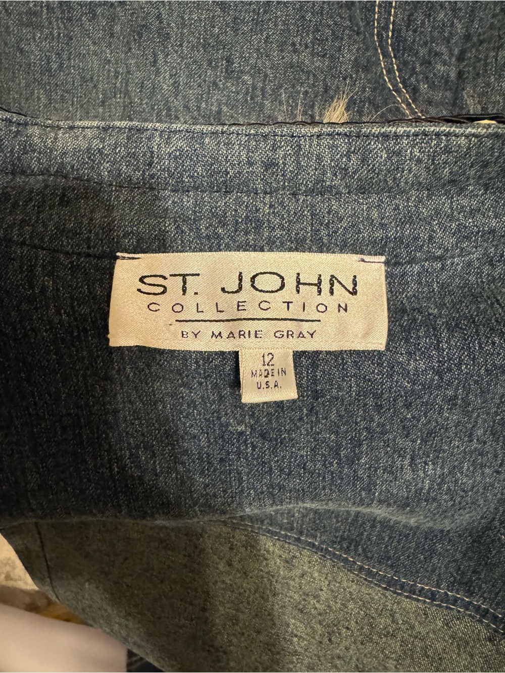 St. John Dark Denim Jacket and Jeans Golden Brown Fur Trim - Picture 4 of 4